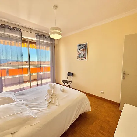 Cours General Leclerc Apartment